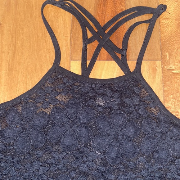 NWOT - HOLLISTER HIGH NECK CRISS CROSS FLORAL SHEER BACK BLOUSE - SIZE XS - Picture 4 of 8